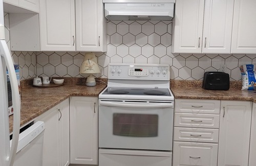 Arnprior Apartment | 1Bed 1Bath Apartment Quiet, close to park, beach, biking and walking trails