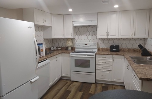 Arnprior Apartment | 1Bed 1Bath Apartment Quiet, close to park, beach, biking and walking trails