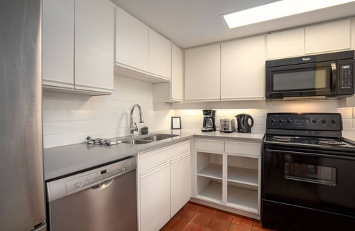 Whistler Village Condo | 1BR | Carleton Lodge | Central Village | Ski in Ski out | Whistler Mountain Base | Free Parking