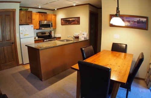 Sun Peaks Cabin | 2 bedroom apartment in village centre, ski in/out