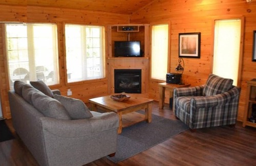 Wasaga Beach Ski Chalet | 2 bedroom luxury private Cabin located in the Lakes of Wasaga Resort
