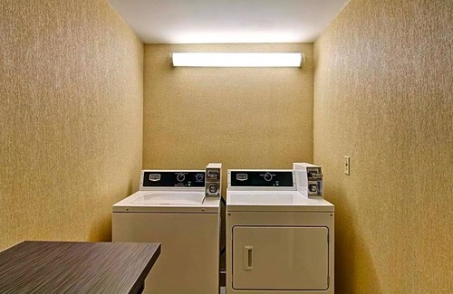 York - Haig Hotel | 2-Star Hotel ∙ Comfort Inn St. Catharines Niagara