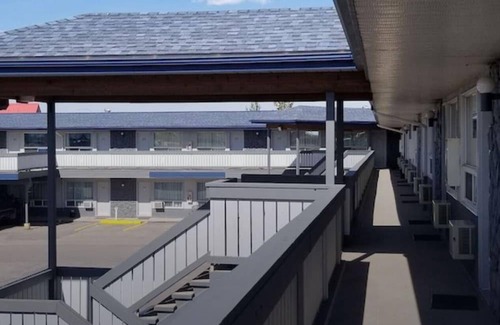 Hinton Hotel | 20 m² Motel ∙ 4 guests