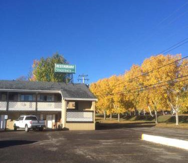 Chetwynd House | 216 m² Motel ∙ 4 guests
