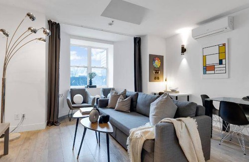 Downtown Montreal Apartment | 225 m² Serviced apartment ∙ 3 bedrooms ∙ 12 guests