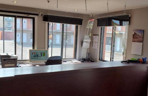 Brossard Hotel | 23 m² Motel ∙ 10 guests