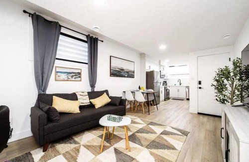 Jasper Place House | 232 m² House ∙ 4 bedrooms ∙ 10 guests