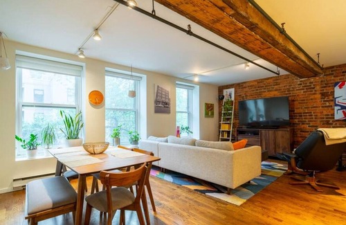 Gastown Condo | 2BD Gastown modern apt!