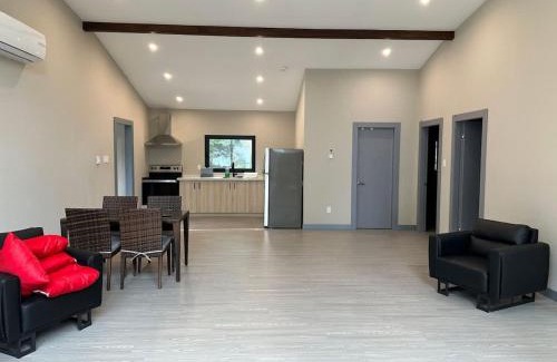 Lakefield House | 3-bedroom Lakefront Villa #2