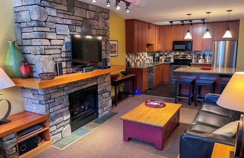 East Kootenay Condo | 3 Bedrooms Plus Loft & Den. Sleeps 10 Adults