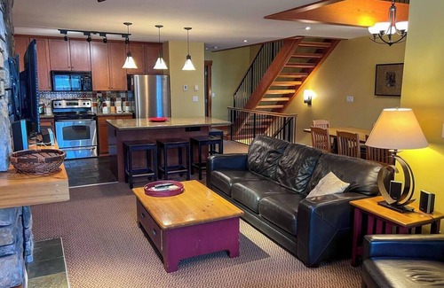 East Kootenay Condo | 3 Bedrooms Plus Loft & Den. Sleeps 10 Adults