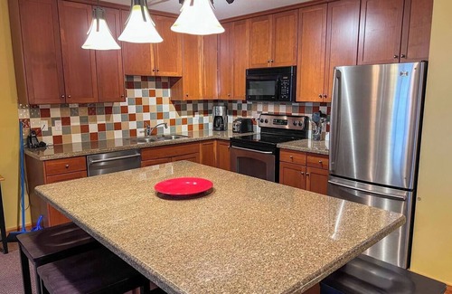 East Kootenay Condo | 3 Bedrooms Plus Loft & Den. Sleeps 10 Adults
