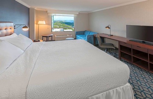 Fallsview Hotel | 3-Star Hotel ∙ Four Points by Sheraton Niagara Falls Fallsview