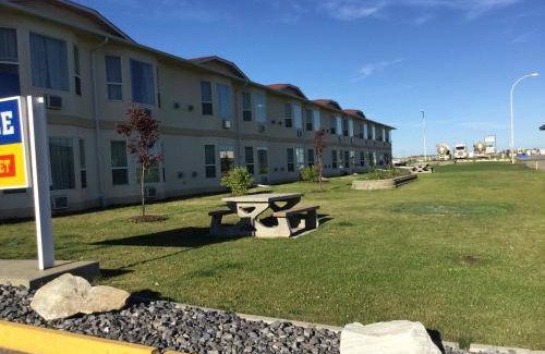 Grande Prairie Hotel | 30 m² Motel ∙ 4 guests
