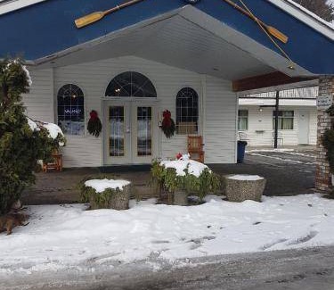 Sicamous Hotel | 33 m² Motel ∙ 6 guests