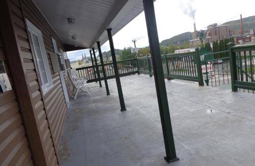 Edmundston Hotel | 33 m² Motel ∙ 8 guests