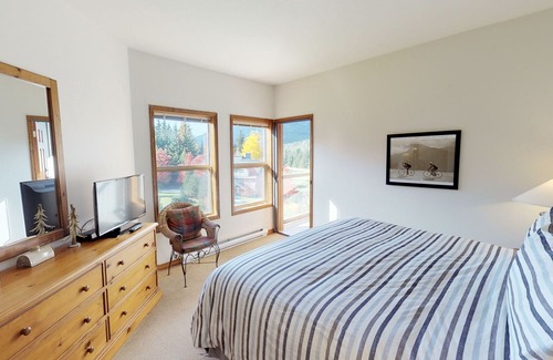 Blackcomb House | 3BR Townhome on Golf Course by Harmony Whistler
