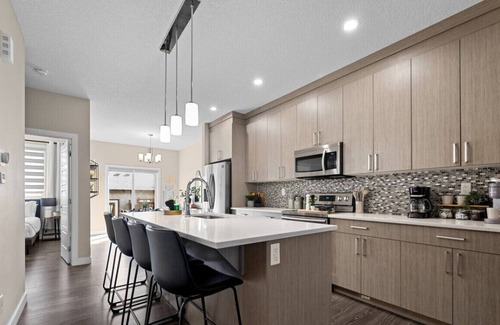 North Central Edmonton House | 4 BR | Yard | Garage | Near Commonwealth & Rogers!