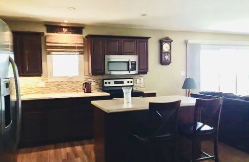 Orillia Cottage | 4 seasons waterfront cottage with hot tub on Lake Simcoe