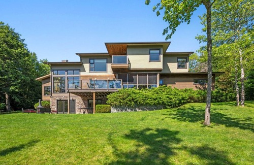 Hammonds Plains House | 430 m² House ∙ 5 bedrooms ∙ 12 guests