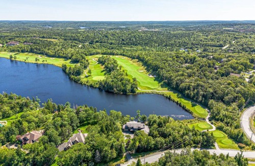 Hammonds Plains House | 430 m² House ∙ 5 bedrooms ∙ 12 guests