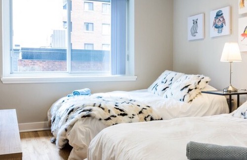 Downtown Montreal Condo | #46-3435 · Bright Apartment in City Centre 99 Walk Score in Montreal