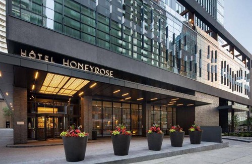 Quartier des Spectacles Hotel | 48 m² Hotel ∙ 4 guests