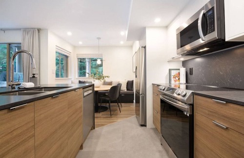 Village North House | 4BR Luxury Village Townhouse!