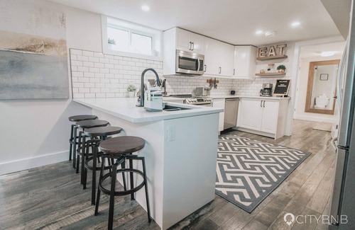 Jasper Place House | 5 min from WEM. 2 Bedroom Suite.