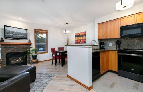 Village North House | 54 Glaciers Reach a 2br with hot tub & pool in Whistler Village