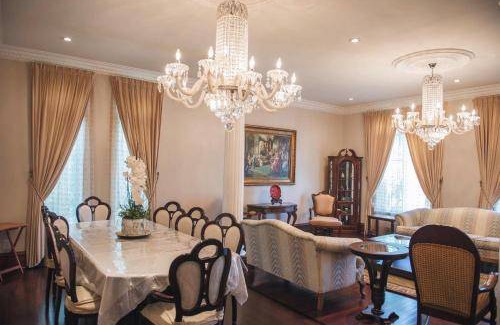 Ottawa Division Bed & Breakfast | 557 m² Bed and breakfast ∙ 4 bedrooms ∙ 14 guests