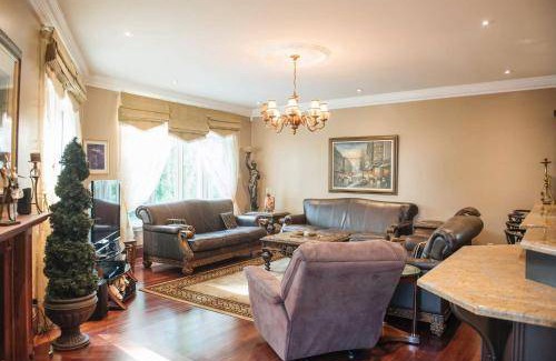Ottawa Division Bed & Breakfast | 557 m² Bed and breakfast ∙ 4 bedrooms ∙ 14 guests