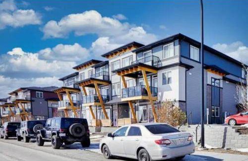 Southeast Calgary Apartment | 56 m² Apartment ∙ 2 bedrooms ∙ 4 guests