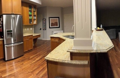 Sherwood Park House | 5k sq. ft/sleeps 20/king/Qn Airbed/Jacuzzi/Gazebo