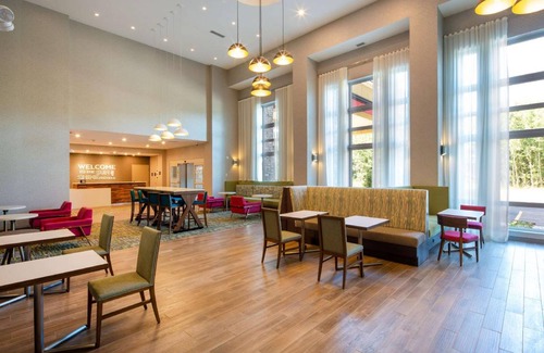 Northwest Edmonton Hotel | 70 m² Hotel ∙ 2 bedrooms ∙ 127 guests