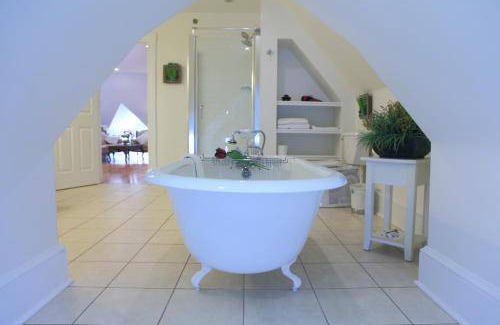 Queens Square Bed & Breakfast | 72 m² Bed and breakfast ∙ 5 guests