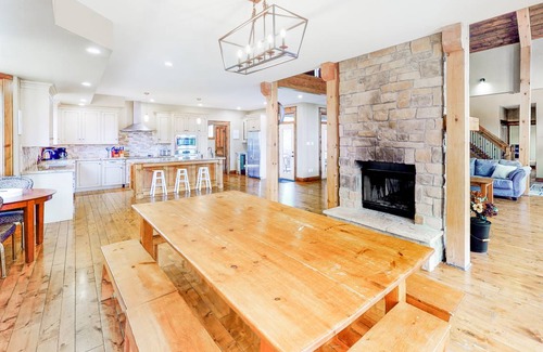 The Blue Mountains Ski Chalet | 725 m² Chalet ∙ 8 bedrooms ∙ 20 guests