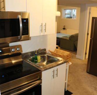 Northwest Calgary Apartment | 75 m² Apartment ∙ 1 bedroom ∙ 4 guests