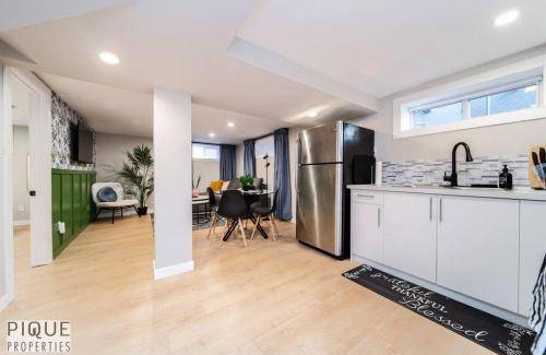 Northeast Edmonton Apartment | 750 m² Apartment ∙ 1 bedroom ∙ 4 guests