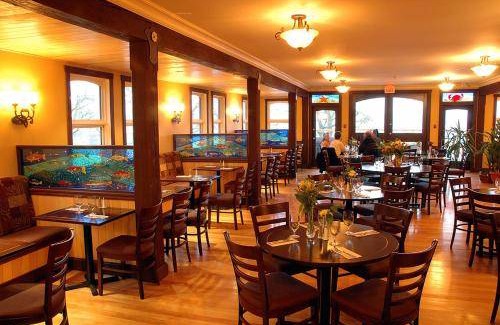 Heriot Bay House | 77 m² Motel ∙ 2 guests
