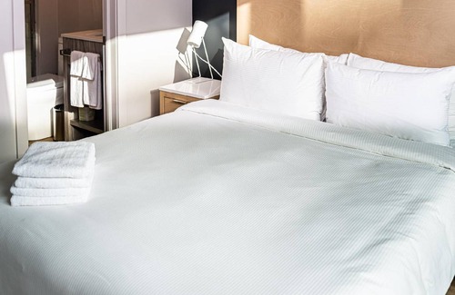 Griffintown Apartment | 79 m² Serviced apartment ∙ 5 guests