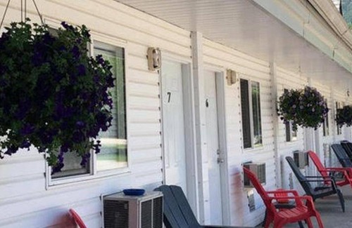 Sicamous Hotel | 84 m² Motel ∙ 5 guests