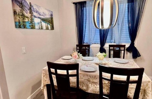 Southwest Calgary House | 97 m² House ∙ 3 bedrooms ∙ 6 guests