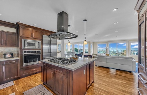White Rock Villa | A coastal retreat, the leisurely time in Ocean Whisper Villa.