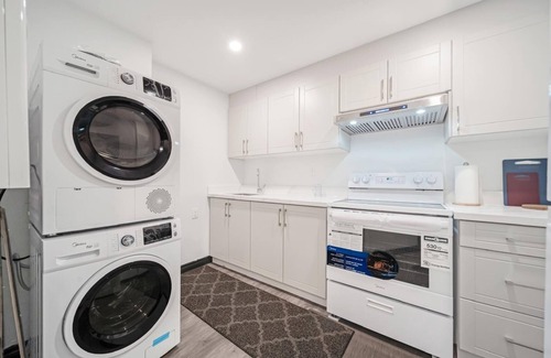 Beamsville Apartment | A Cozy Retreat: Home away from Home 🏕