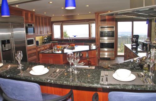 West Kelowna Estates Bed & Breakfast | A View of the Lake B & B