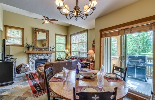 Upper Village Condo | Acer Vacations | Slopeside 4 Bed 3 Bath with Private Hot Tub | Sleeps 9 | Free Wifi | Mountain Star