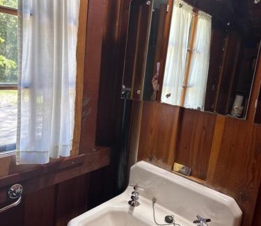 East Kootenay Cabin | Addison's Bungalows