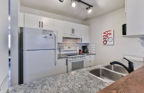 Canmore House | Air Conditioned Mount Rundle View Townhouse - Downtown Canmore