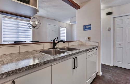 Canmore House | Air Conditioned Mount Rundle View Townhouse - Downtown Canmore